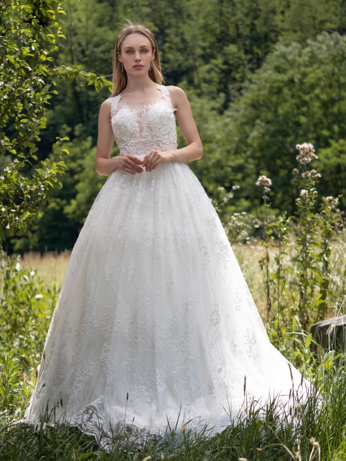 Abito da sposa Magnani Bridal Couture: abito a principessa bianco con pizzo ricamato - BC 238 